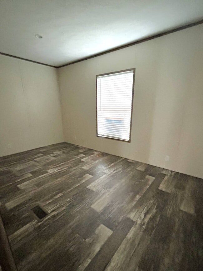 Building Photo - 575 Payne Creek Est