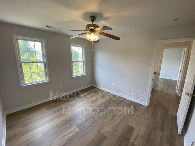 Building Photo - 7218 John Taylor Mews