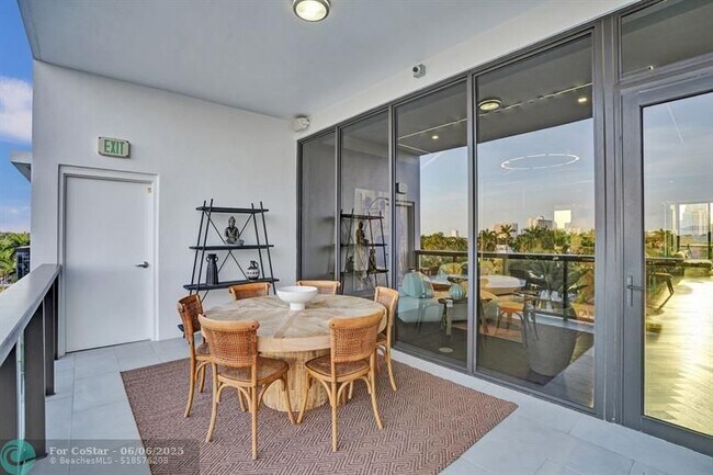 Building Photo - 20 Isle of Venice Dr