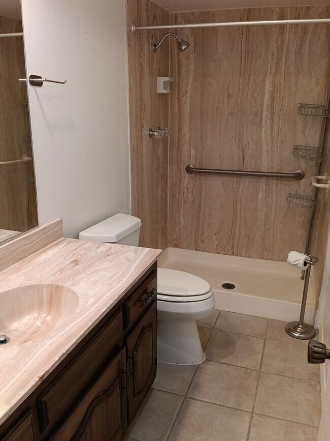 Building Photo - 2 Bedroom, 2 Bathroom! Lovely Home Coming Soon!