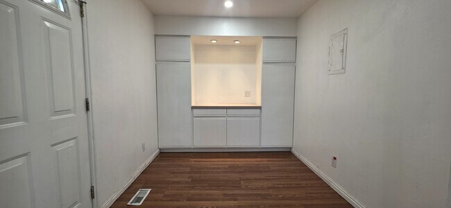 Building Photo - 2713 Dill Dr