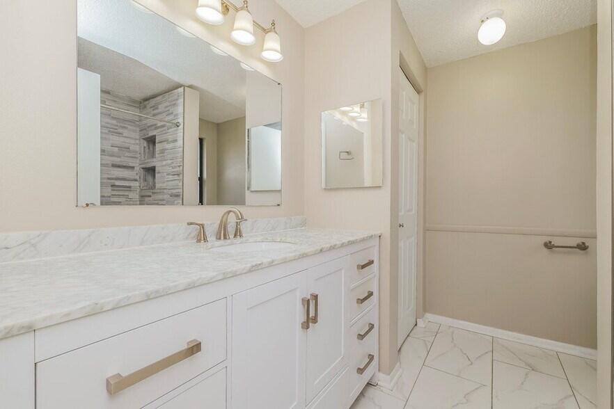 Building Photo - 638 Shorelake Pl