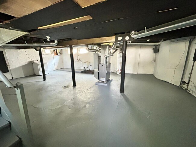 Building Photo - Charming & Spacious Single-Family Home – Pets Welcome!