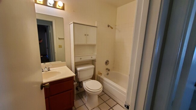 Building Photo - 2 Bed 2 Bath