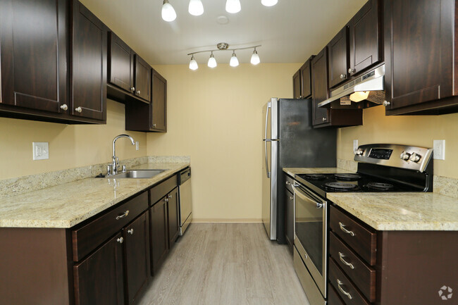 1BR, 1BA - 640 SF - Silver Oak