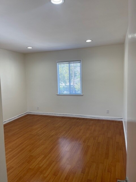 Building Photo - 530 N Van Ness Ave