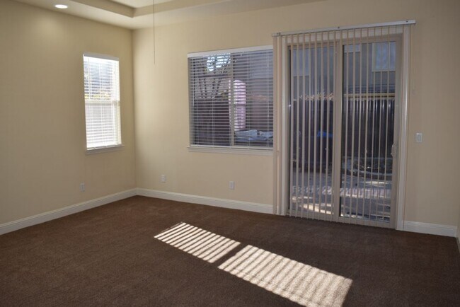 Building Photo - 2768 Westview Dr