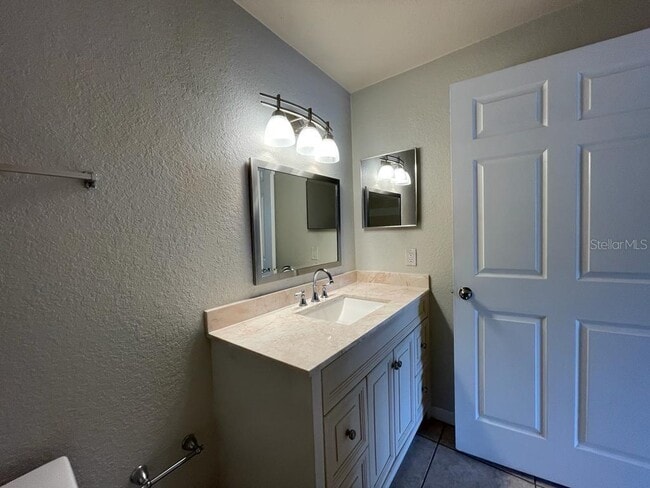 Building Photo - 5959 Westgate Dr