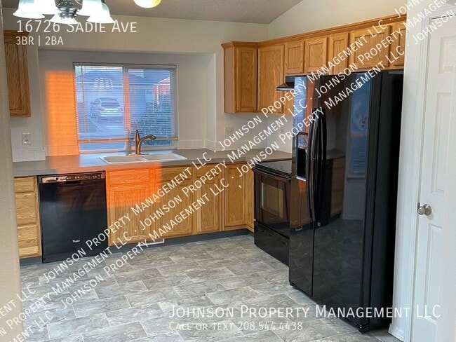 Building Photo - 16726 Sadie Ave