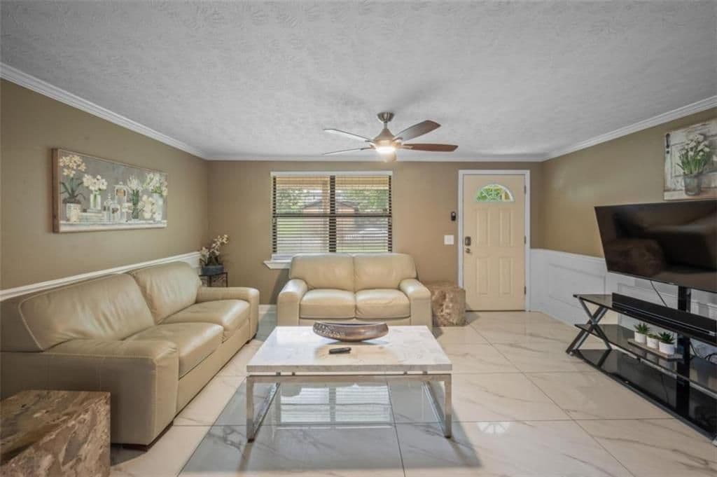 Building Photo - 6207 Moss Dr