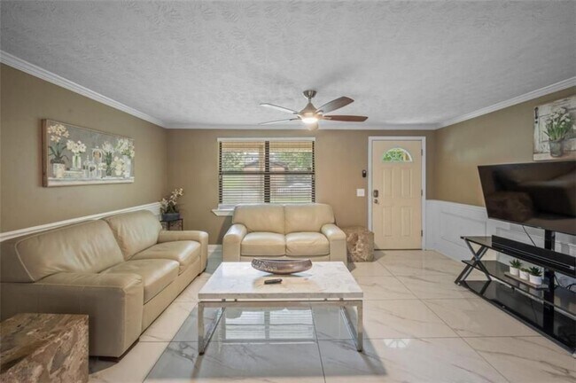 Building Photo - 6207 Moss Dr
