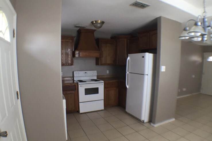 Building Photo - 1107 S Palm