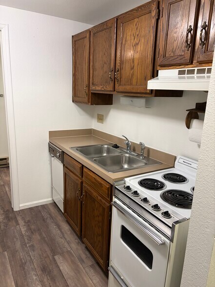 Building Photo - 5018 Continental Pl