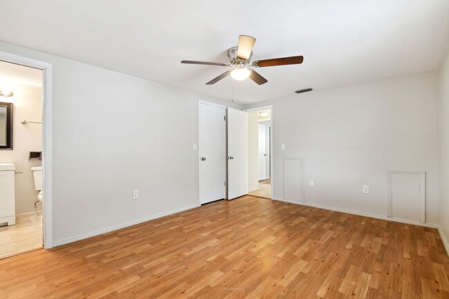 Building Photo - 4818 Dogwood St