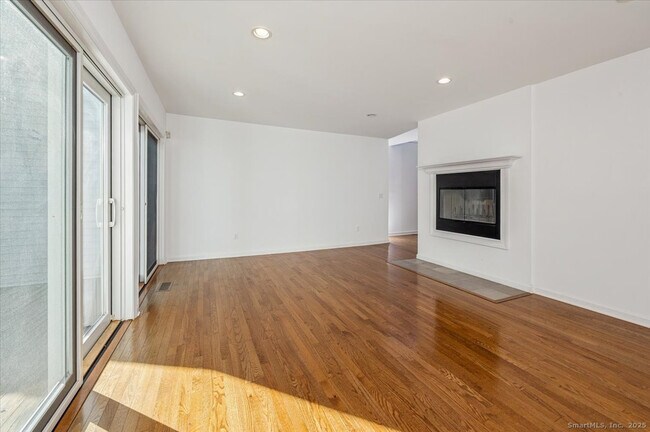 Building Photo - 66 Wilton Crest Rd