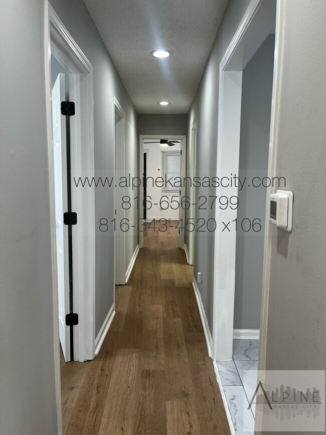 Building Photo - Beautifully Updated Home! Fenced! Vouchers OK!