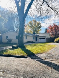 Building Photo - 2401 Bristol Rd