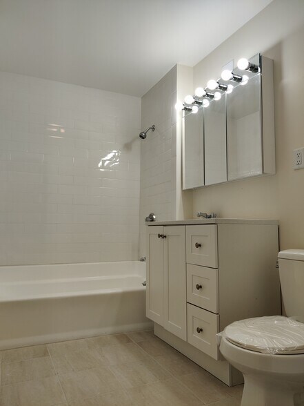 Building Photo - 8 Barrows St