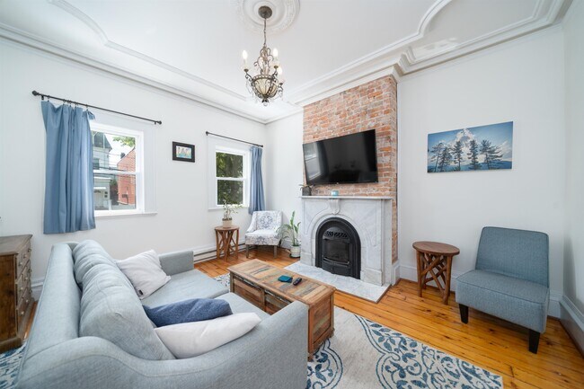 Primary Photo - 18 Elizabeth St