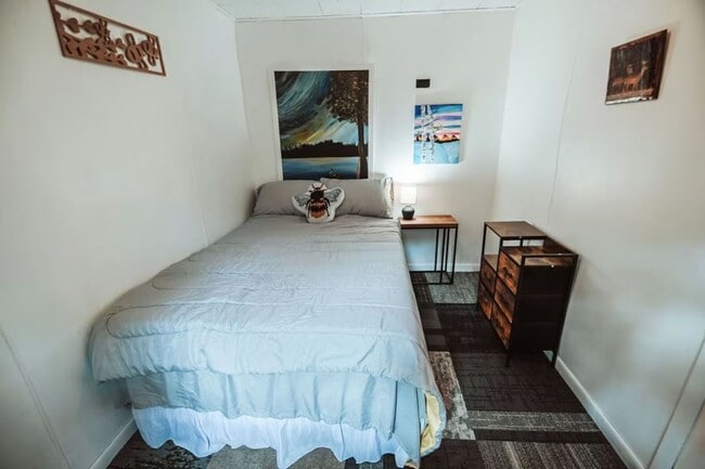 Building Photo - FULLY FURNISHED 1 Bed / 1 Bath Cabin locat...