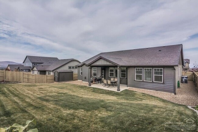 Building Photo - 4368 SW Umatilla Ave