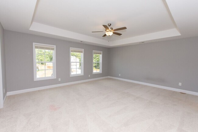 Building Photo - MOVE-IN READY