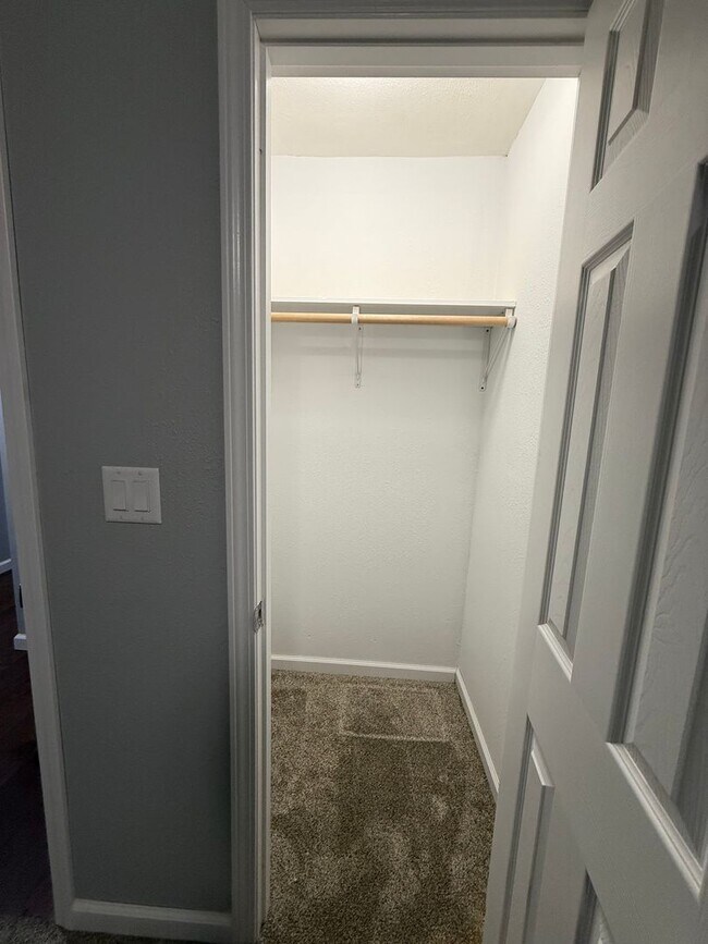 Building Photo - Very Nice 3 Bedroom home in great location!