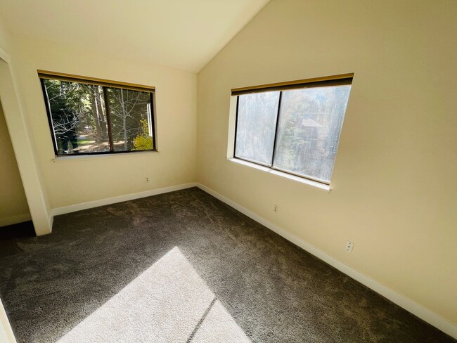 Building Photo - Spacious 4 bed 3 bath house for RENT in So...
