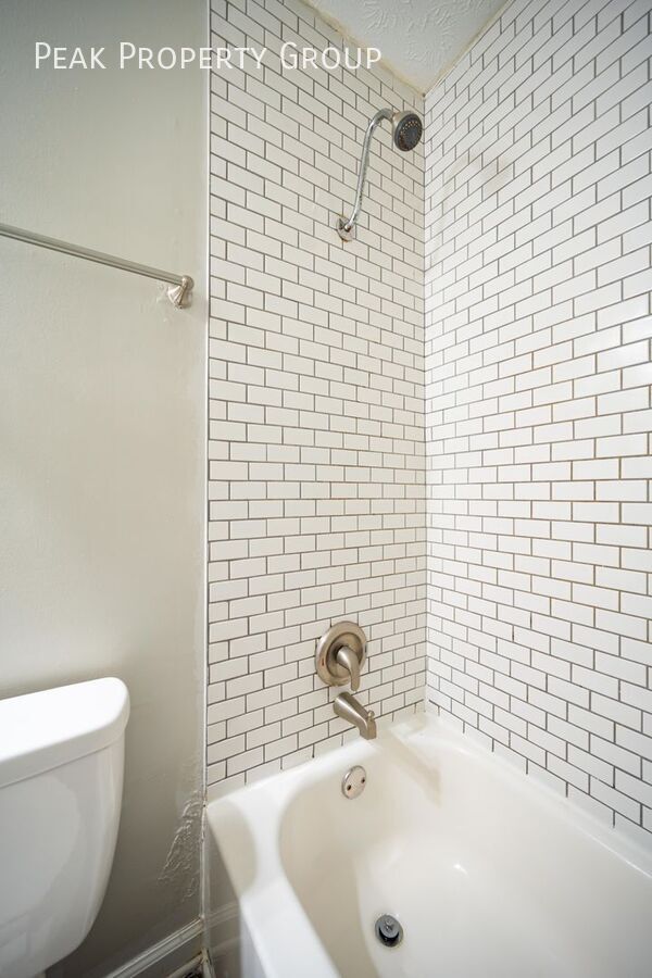 Building Photo - 985 Quay Ave