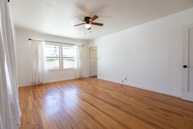 Building Photo - Lakewood Home, 2 Bedroom, 1 Bath with GREAT Backyard Space!