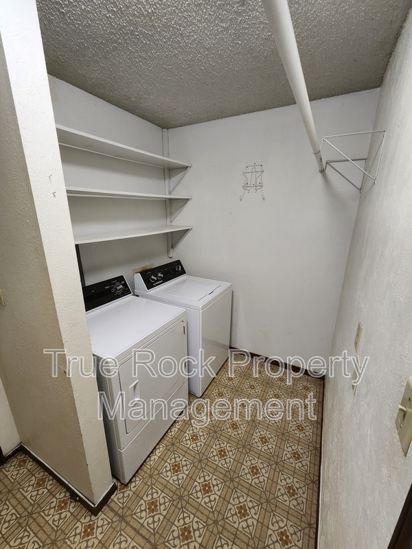 Building Photo - 729 E 22nd St