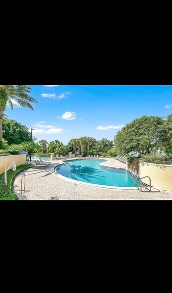 Building Photo - 1521 Legacy Club Dr