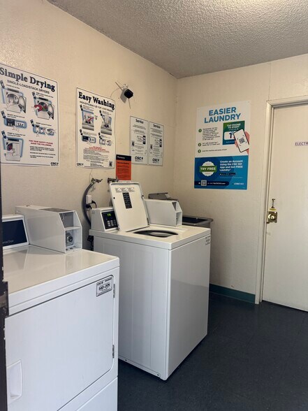 Laundry facilities - 400 N Acacia Ave