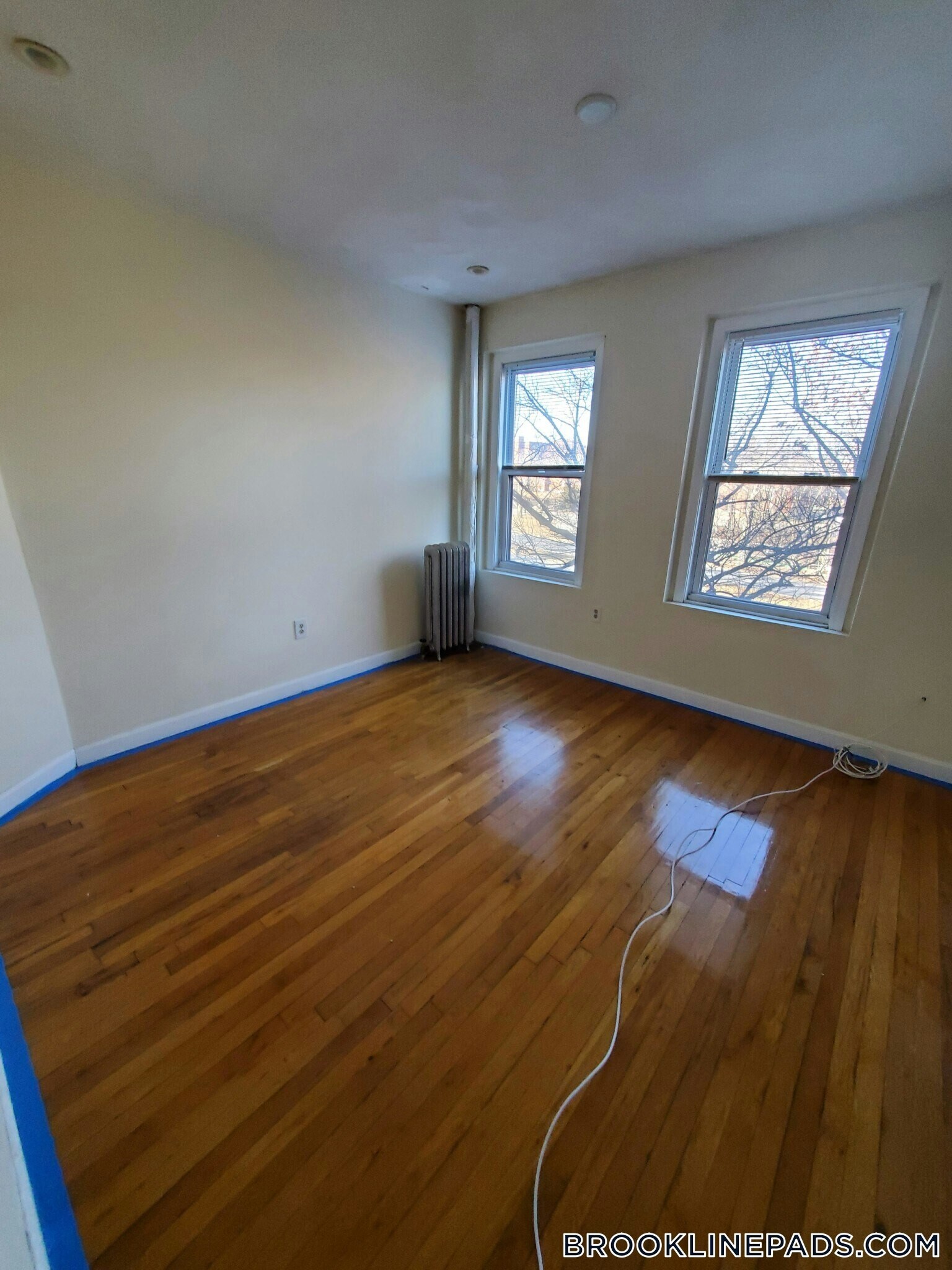 Building Photo - 352 Riverway