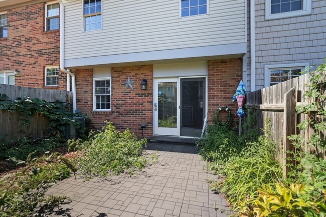 Building Photo - Three Bedroom Condo in West Chester!
