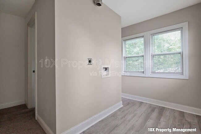 Building Photo - 917 Lockbourne Rd