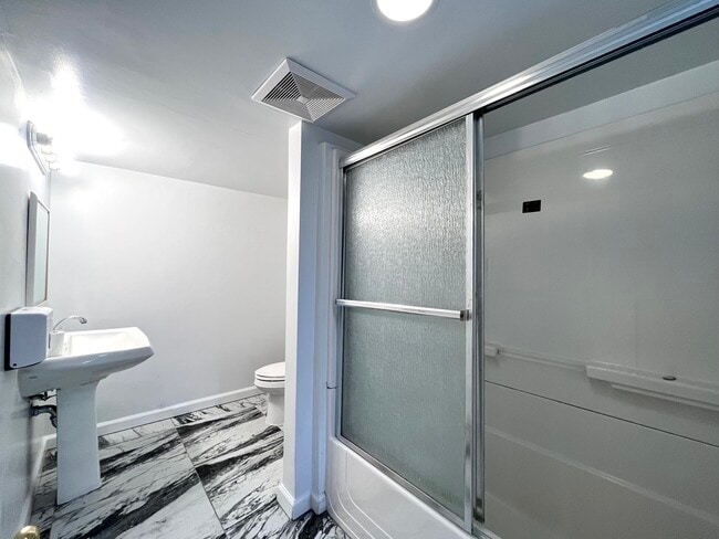 Building Photo - 158 Jelliff Mill Rd