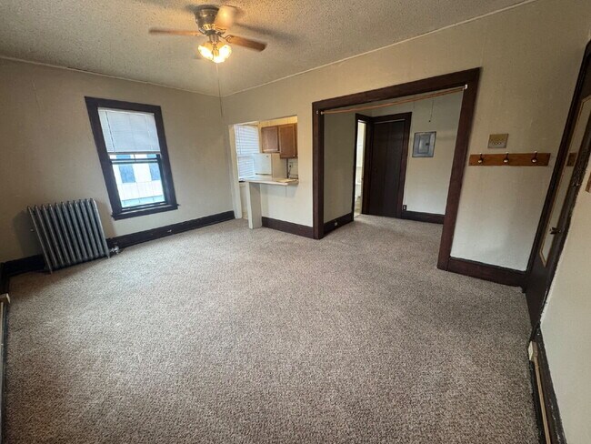 Building Photo - "Charming Studio Retreat in Minneapolis - Cozy 410 Sq. Ft. Gem with Full Bath!"