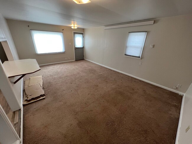 Building Photo - 2-3 Bedroom 1 Bath House with Washer and D...