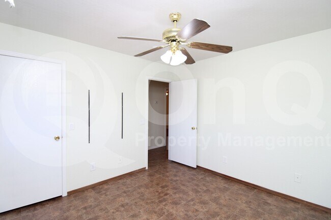 Building Photo - 13349 W Desert Rock Dr