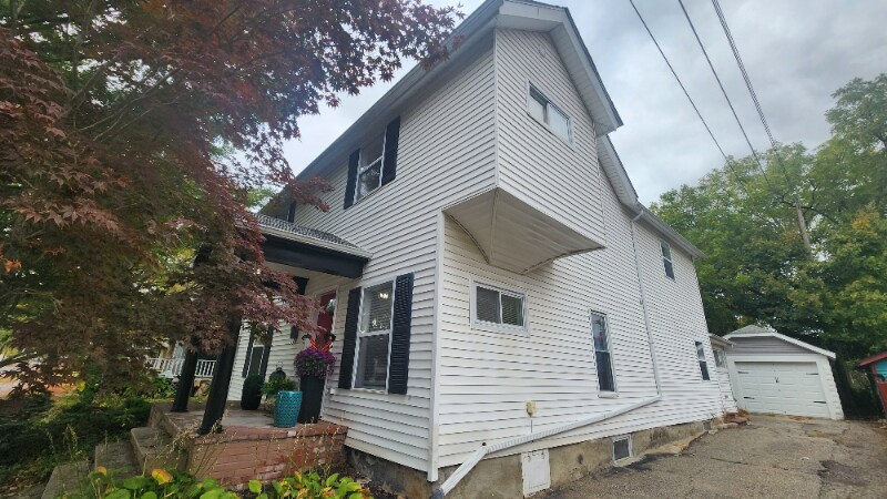 Building Photo - 726 Michigan St