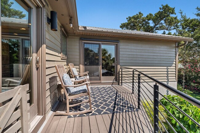 Building Photo - 430 Arricola Ave