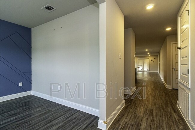 Building Photo - 6467 Eastland Cir