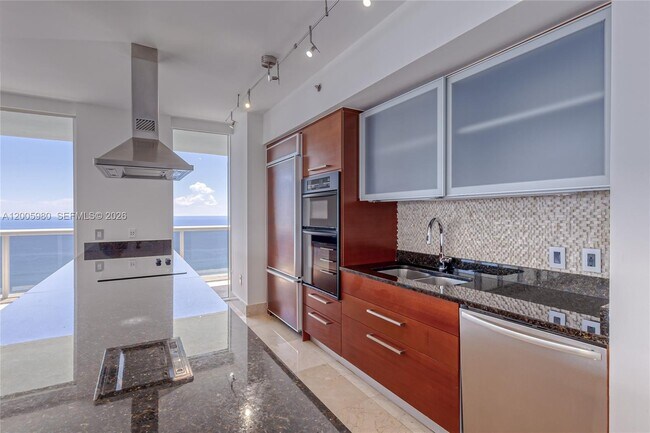 Building Photo - 1830 S Ocean Dr