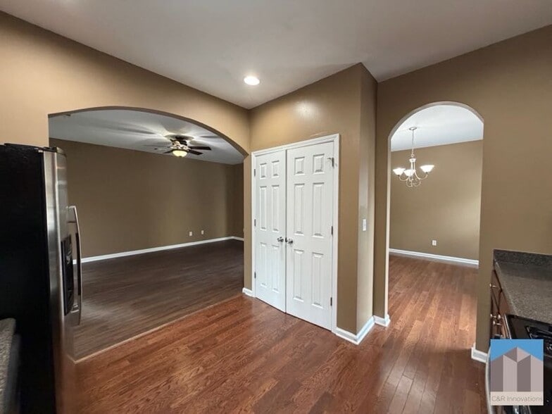 Building Photo - 2473 Capella Cir SW