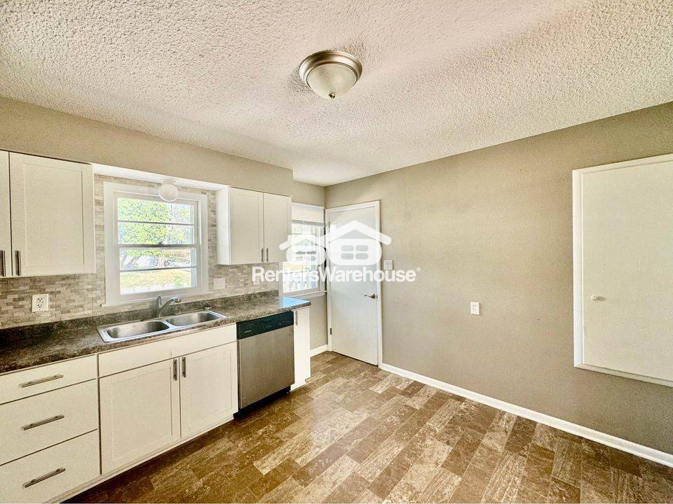 Building Photo - 2731 Bennett Ave