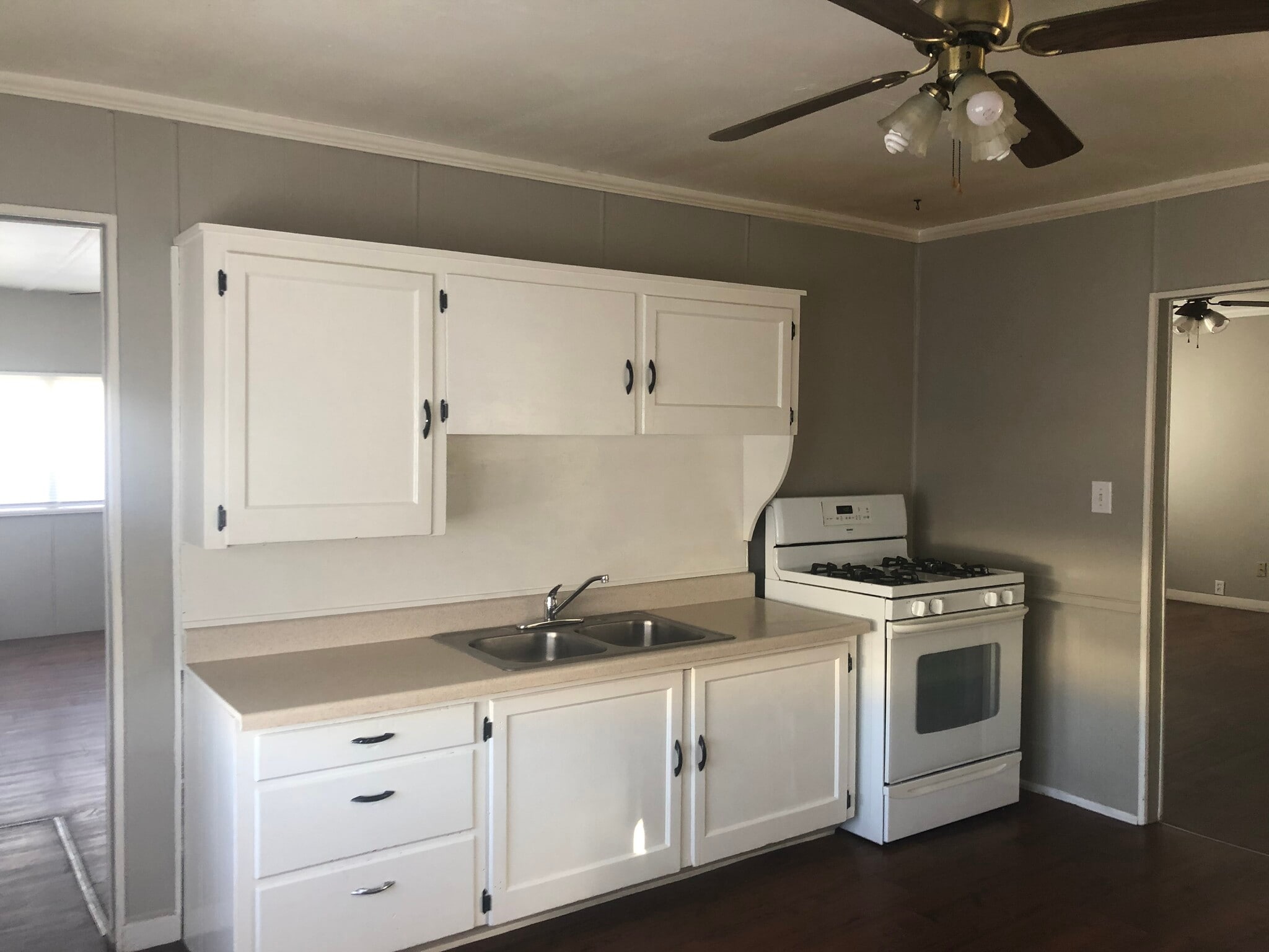 Kitchen - 204 Austin St
