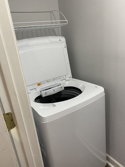 Building Photo - 448 Deerwood St