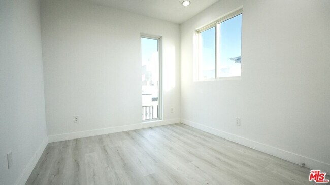 Building Photo - 4642 St Elmo Dr
