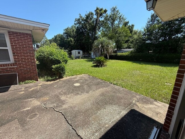 Building Photo - Pensacola - Lakeview - 3 bedroom, 2 bathroom
